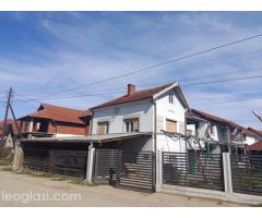 Prodajem 2 kuće sa pomoćnim objektom,3 garaže i letnjikovac - Slika 3/15