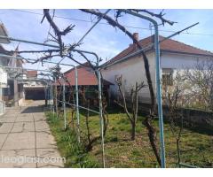 Prodajem 2 kuće sa pomoćnim objektom,3 garaže i letnjikovac - Slika 6/15