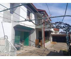 Prodajem 2 kuće sa pomoćnim objektom,3 garaže i letnjikovac - Slika 7/15