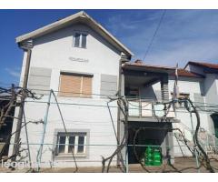 Prodajem 2 kuće sa pomoćnim objektom,3 garaže i letnjikovac - Slika 9/15