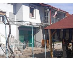 Prodajem 2 kuće sa pomoćnim objektom,3 garaže i letnjikovac - Slika 10/15