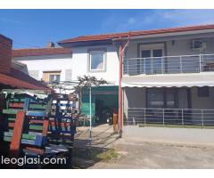 Prodajem 2 kuće sa pomoćnim objektom,3 garaže i letnjikovac - Slika 15/15